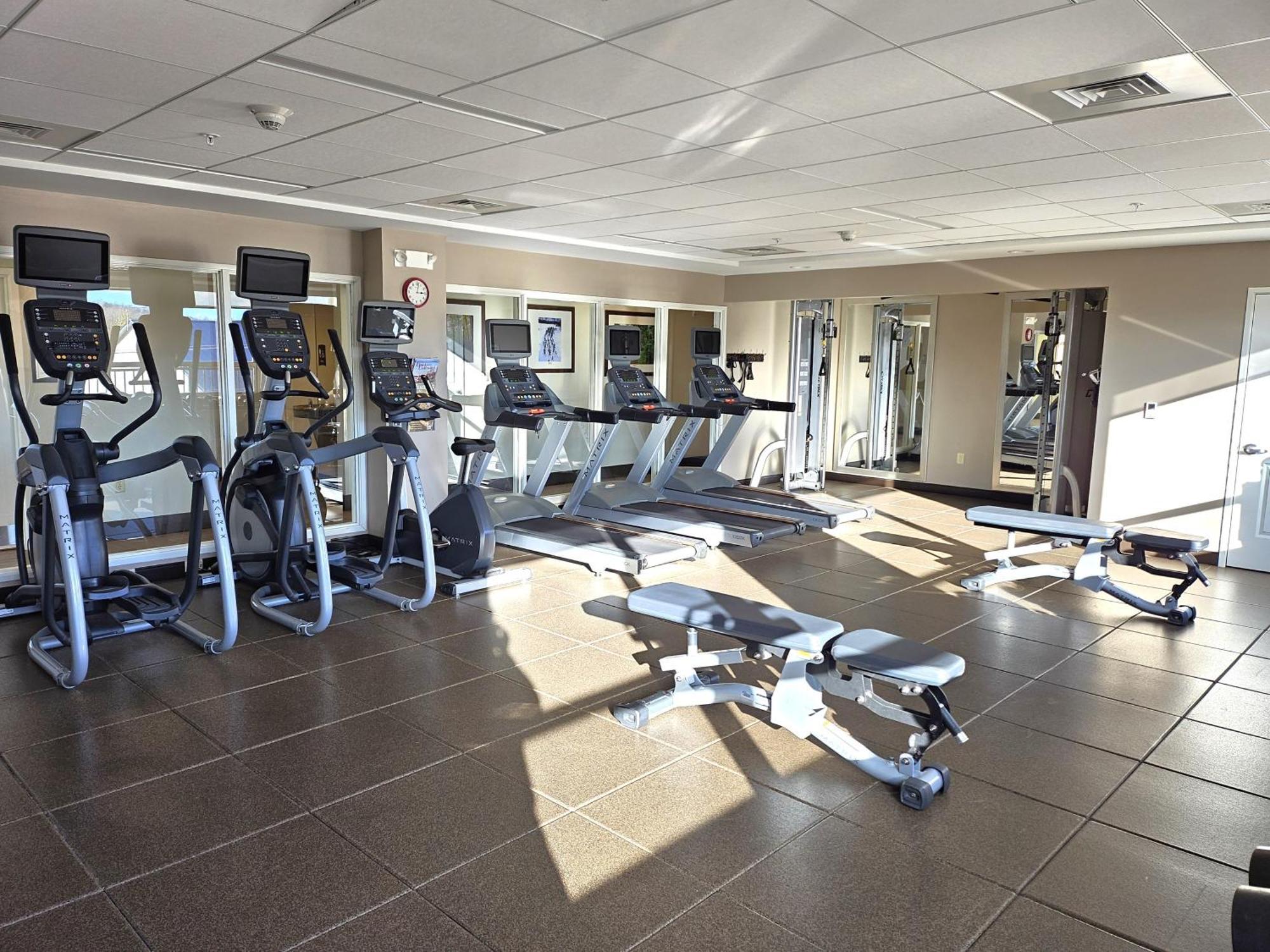 Staybridge Suites Marquette By Ihg מראה חיצוני תמונה