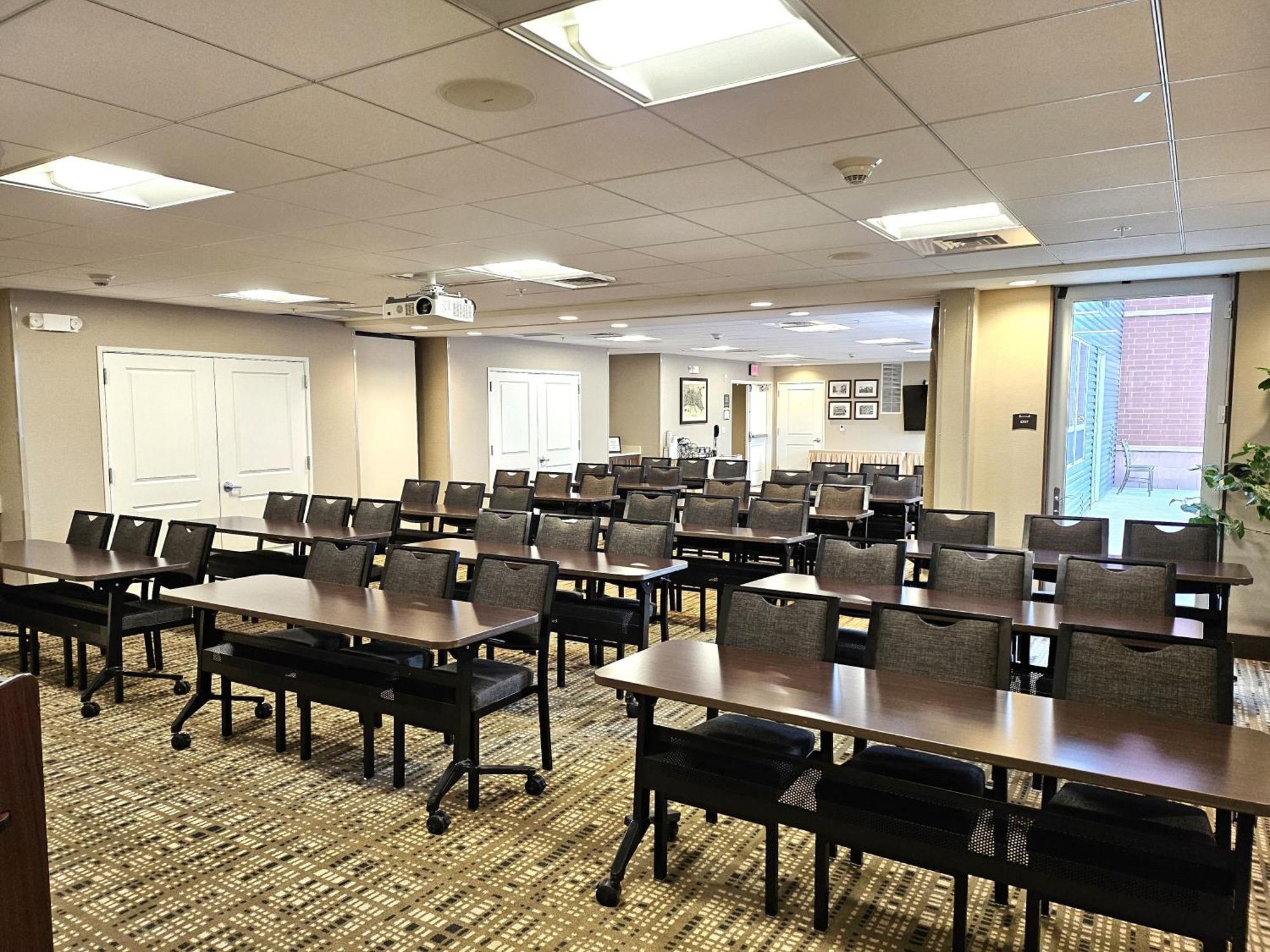 Staybridge Suites Marquette By Ihg מראה חיצוני תמונה